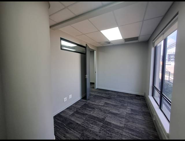 76M² OFFICE TO LET IN ILLOVO